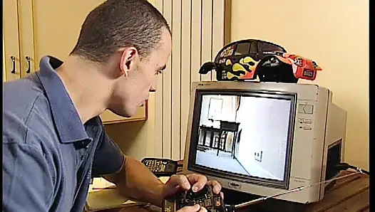 Cewek hot rambut pirang dengan toket besar ini dientot habis-habisan sampai meringis keenakan!