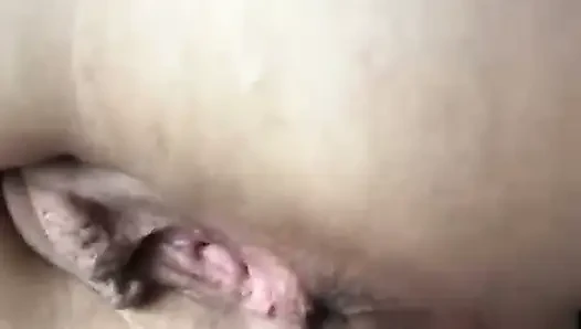 Vanessa18 plays with her pussy