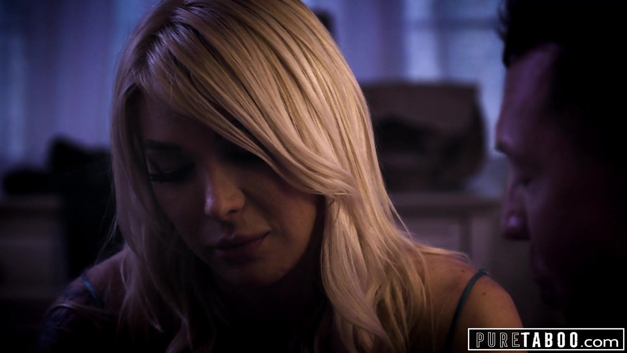 純粋なタブー、セクシートランスガールが悲しみの男をやる