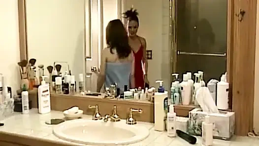 Эта азиатская леснуха из Франции любит играть с ее лучшей подругой