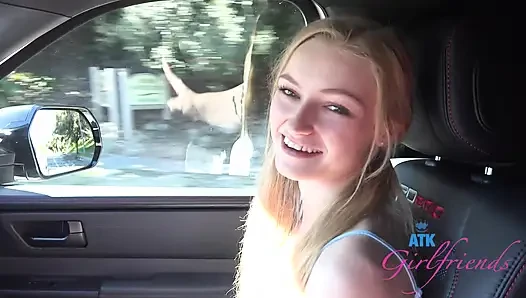 В видео от первого лица McKenzie Mae: Дата на пляже, публичный писсинг, киска в машине Rub и соблазняет минет