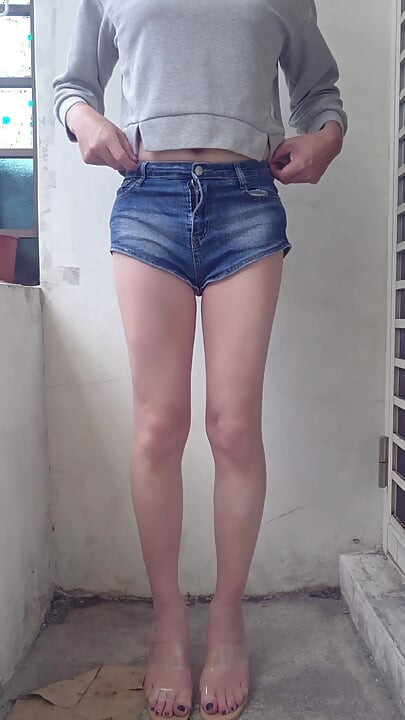 Shemale Ting Xuan Masturbating with a dildo on the balcony