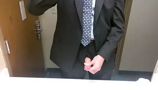 Мастурбация в костюме