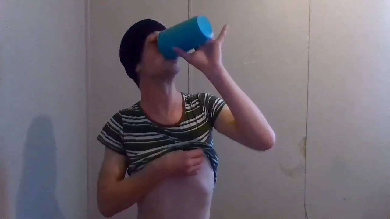 Clubul de fani cu fetiș cu urinat - videoclipul lunii septembrie 2020