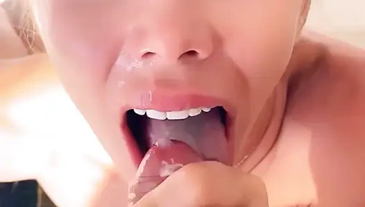 Cutie woke up with a thick cock in her throat