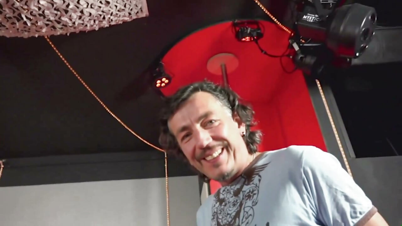 Amatör Alman porno sürtük sikiliyor ve filme alındı
