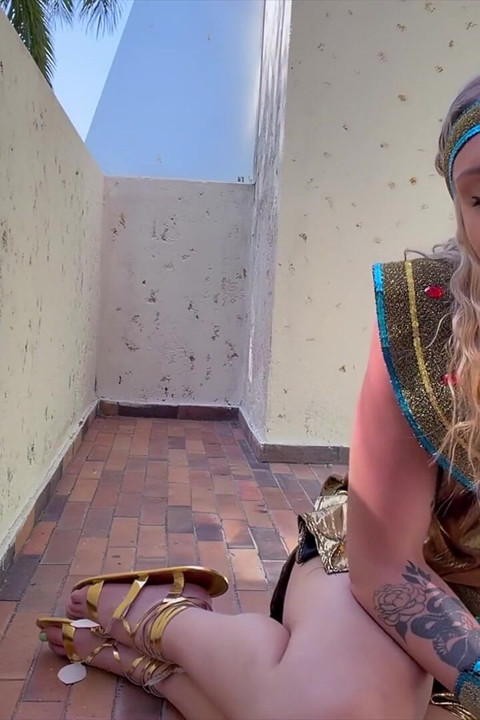 Het oude Egyptische femdom fantasie 4k pov goddelijke bevel van Juliana Marie wacht!