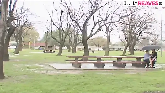 Heißes mädchen bekommt enge muschi von den harten stößen eines monsterschwänzes zerstört