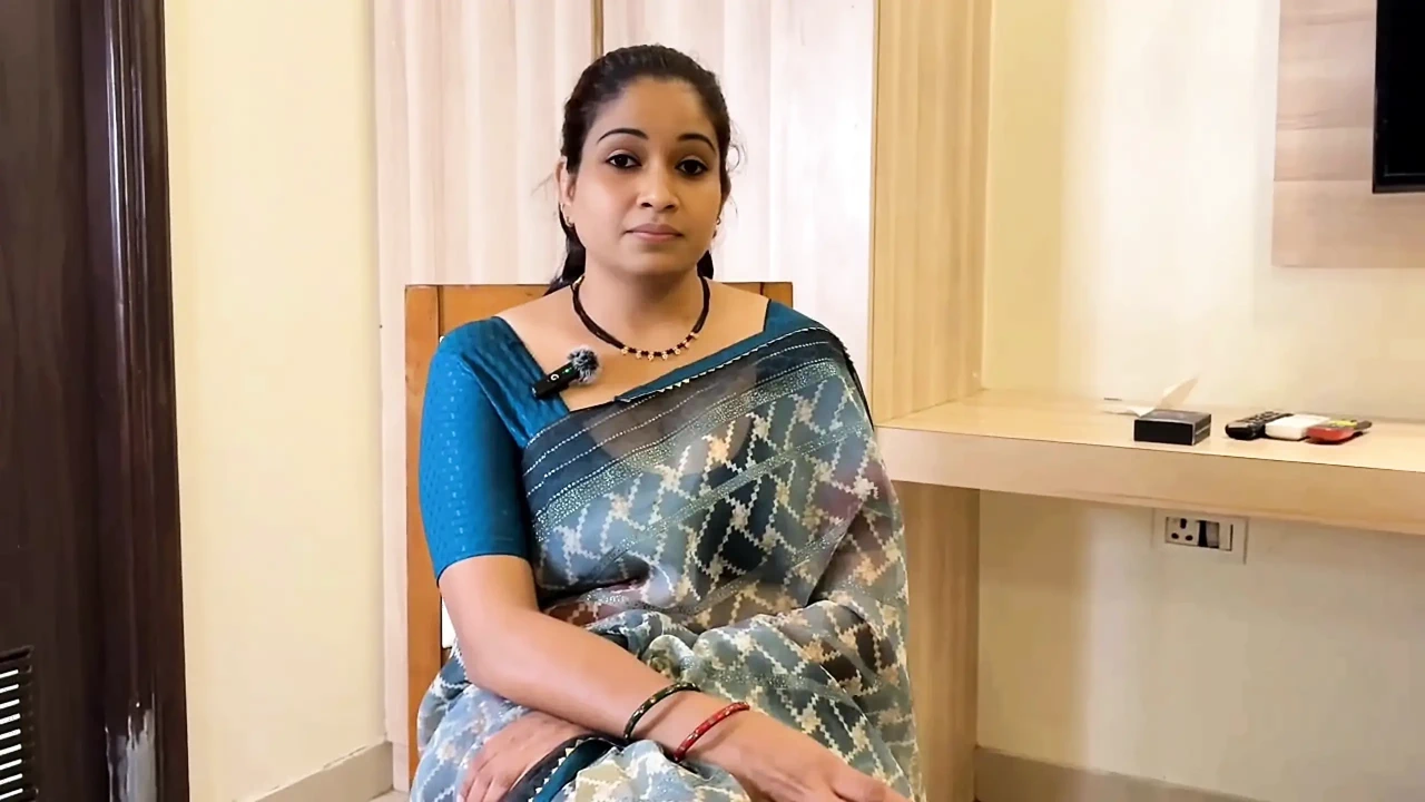 住在新公寓里的哥给邻居德瓦吉送了礼物，第一次印地语 Xxx 视频