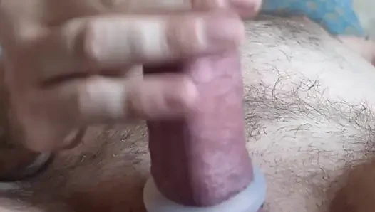 Yarak bağlıyken boşalıyor