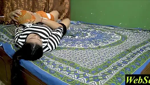 Hintli orta yaşlı seksi kadın 18 yaşındaki devar ile gerçek seks yapıyor! Yenge seks
