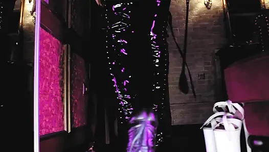 Hot fetish mistress Eva Latex show big black dildo toy dominatrix domina solo kink