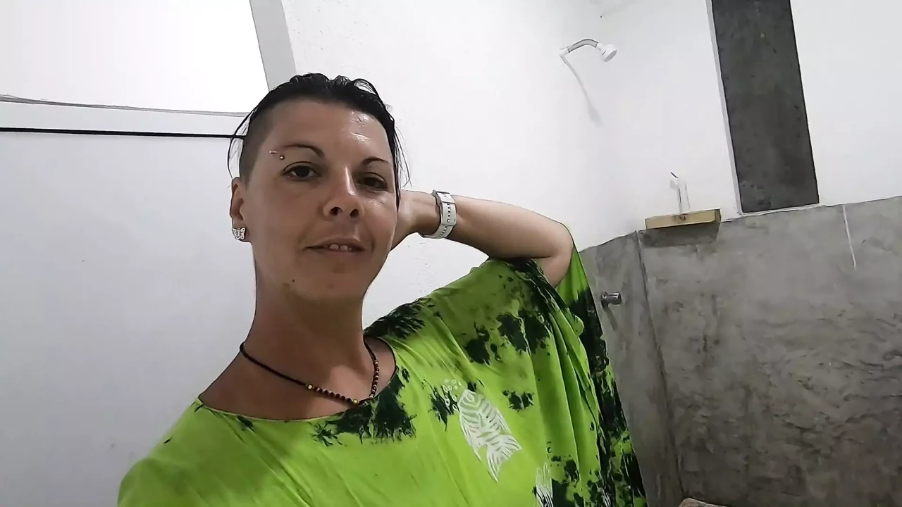 Butt-plugged girlfriend drinks her own piss