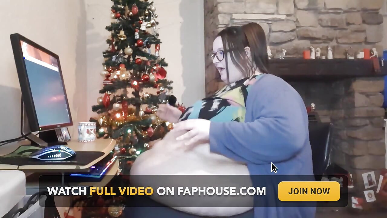 Самая толстая девушка на работе трет животом