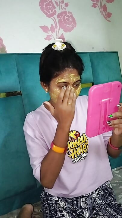 Polusestre uživaju u vrućoj romantici na otvorenom