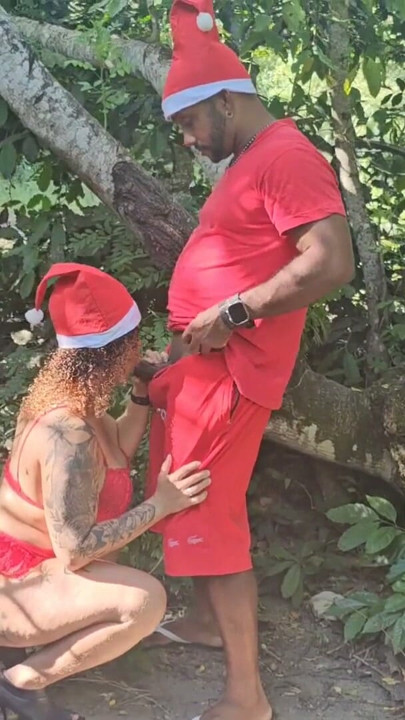 MEU NAMORADO NÃO PODE VIR AQUI EM CASA NO NATAL ELE ME MARCou LÁ NA MATA PRA EU DAR O PRESENTE | Clipe 1