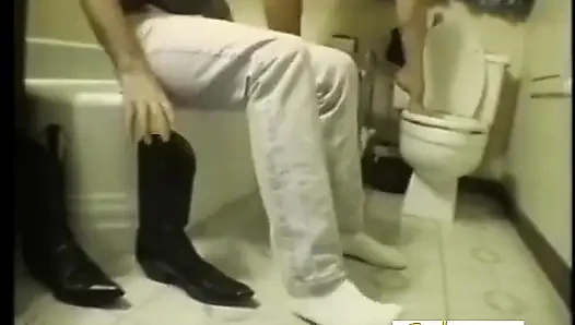 Erkekler dominatrixes tarafından sikiliyor gibi davranıyor