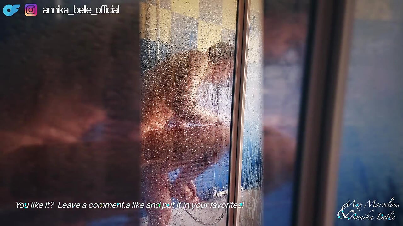 Urmărește-mă jucând în dușul meu - Time cu Annika Belle