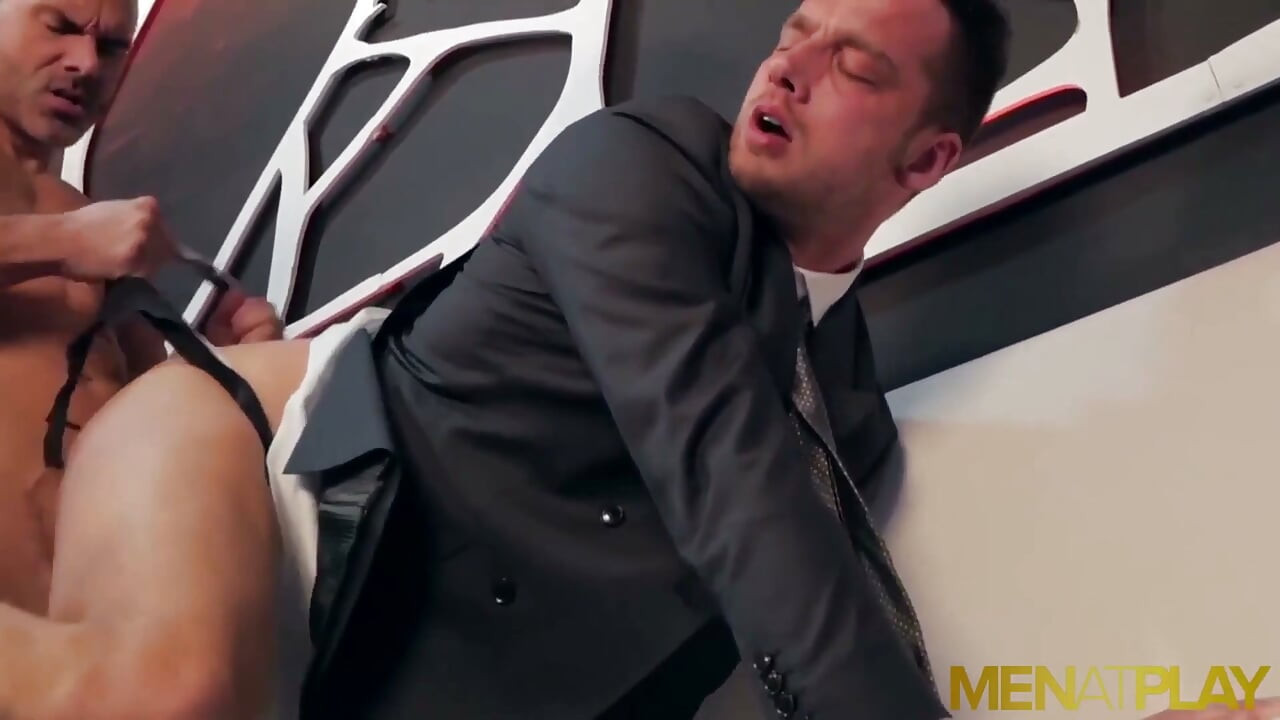 MENATPLAY Coworkers Damon Heart and Manuel Skye anal fuck