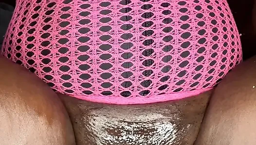 불탄 바이브레이터로 내 클리토리스를 자극해