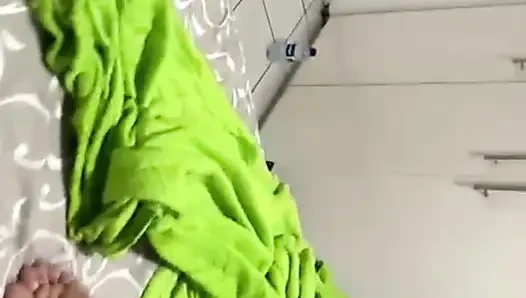 Ateşli esmer ateşli evli kadın kocasını aldatan kocasını büyük yaraklı komşusüne veriyor