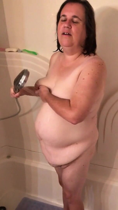 Stunning moment from "Naomi takes a shower"
