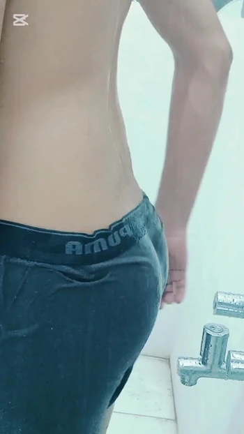 Detik menawan dari "budak comel ditangkap di bawah mandi dengan kawan"