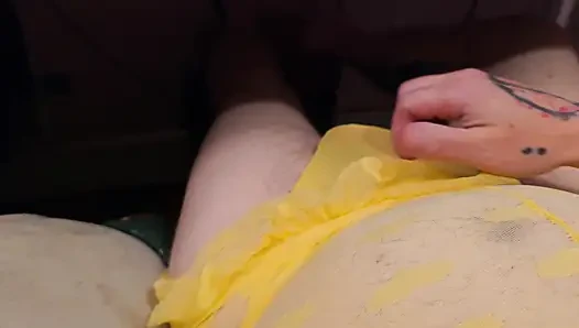 Seksi sarı iç çamaşırı