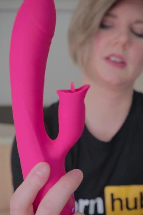 Unboxing and Review of the Unvomi Pulsating Rabbit Vibrator From Paloqueth with Housewife Ginger