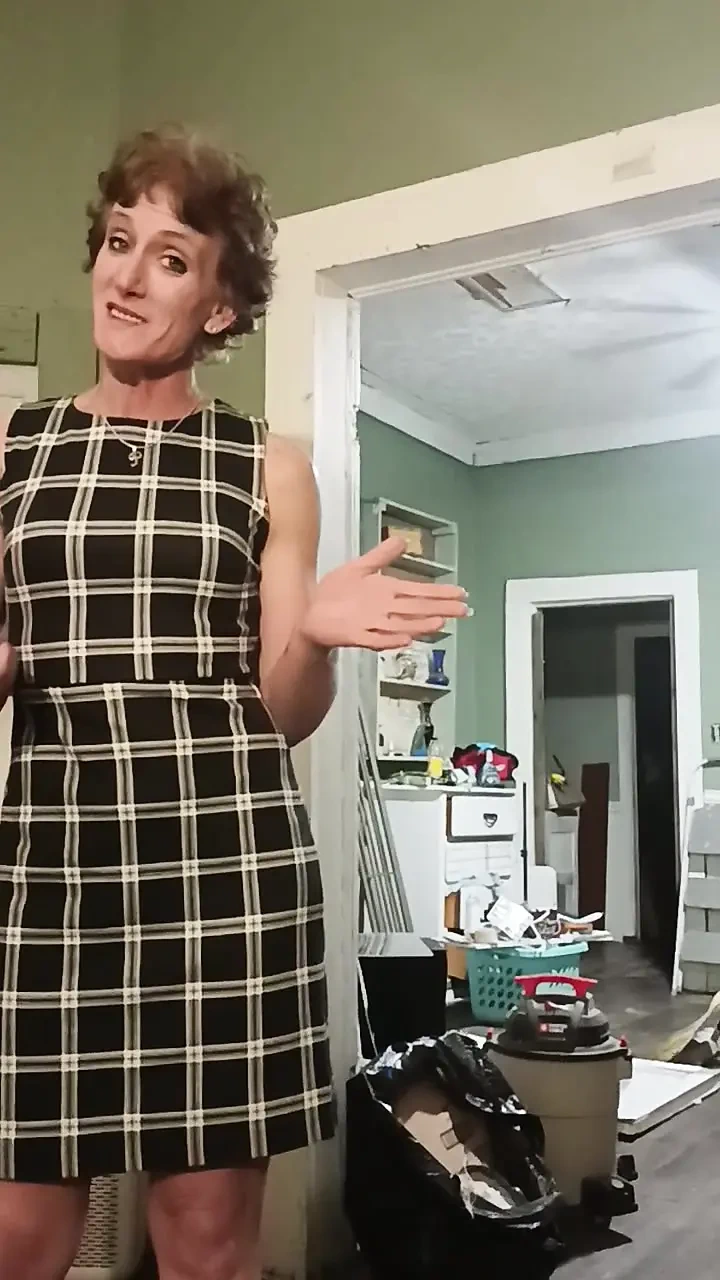 邻居儿子闻我的内裤被抓