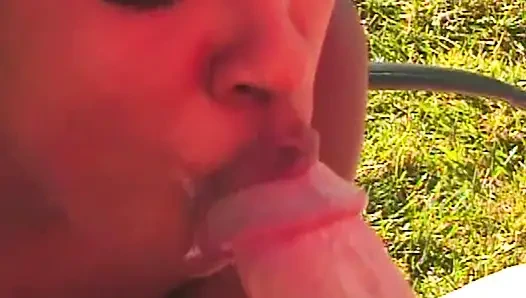 College Geständnisse: Wilder Outdoor-Blowjob