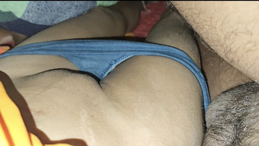 Soo Rahi Desi Bhabhi Ko Pehla Baar Devar Ne Chudai Ki (Hindi Audio)