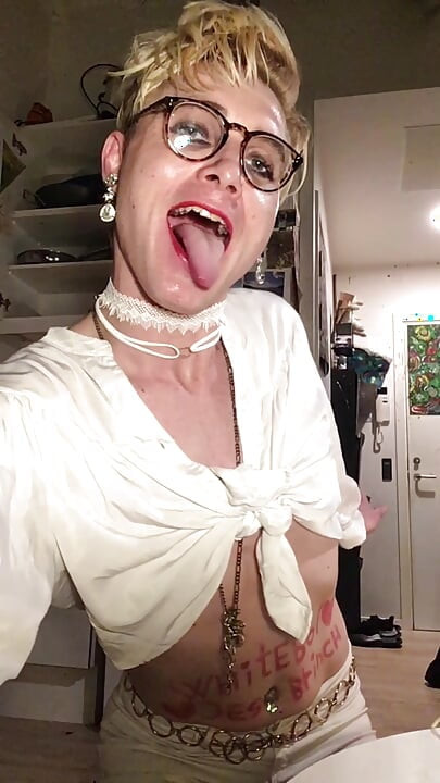 SissyWhiteboi Jes Brinch in white jeans