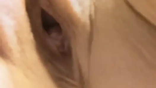 Muka cewek sange ini digodain sambil dudukin wajahnya