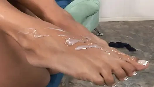 Ayakları Ve Vajinasını Yalayarak Ve Sertçe Sevişiyordum