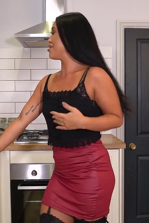 Hannah Shaw - Freaky First Date