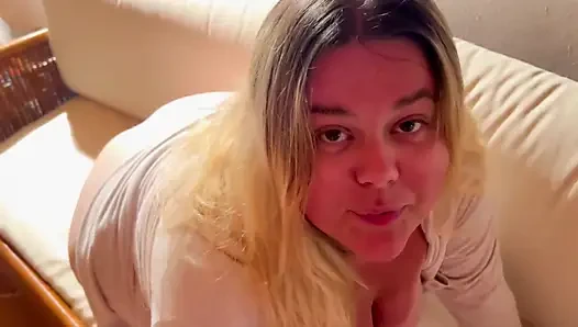 Ağzına boşal ve sonra amına sürttü