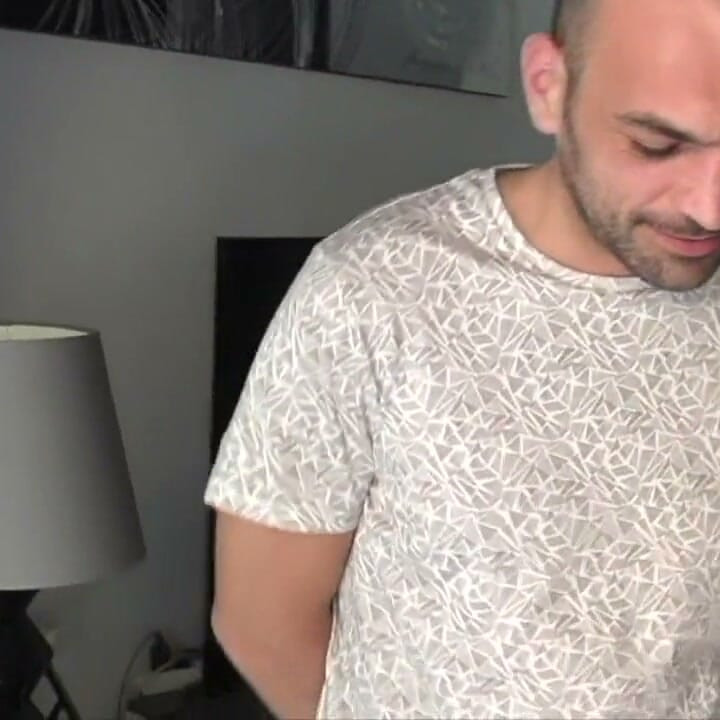 Fransız sürtük badboy tarafından prezervatifsiz sikiliyor