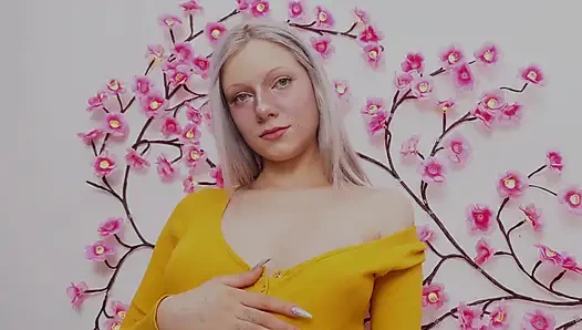Amcığımın spermle dolmasını bekliyorum - havalı memeler!