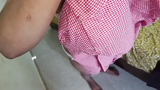 Indische heiße college-stiefschwester erste fick-erfahrung