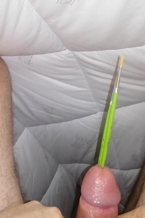 我会把刷子插入. 尿道拉伸