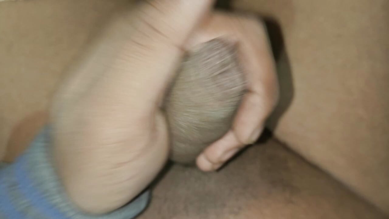 Indyjski desi chłopiec poranny wytrysk z twardym kutasem