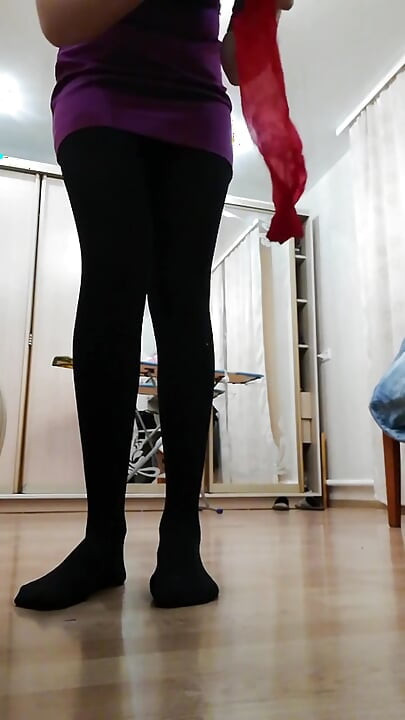 穿着丝袜的女主人羞辱。Tg中比我多：Legs_Olga