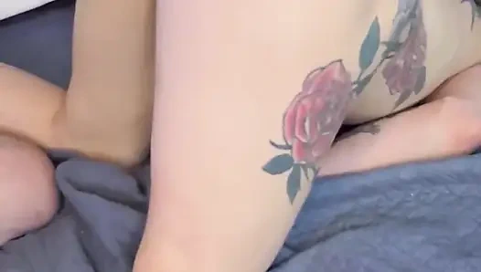 Yaramaz üvey anne kocasını oğullarıyla aldatıyor üvey baba