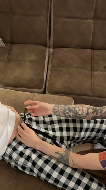 Distracted the Guy From the Game, Gave the Twink a Rimming and Fucked Her Hard with a Big Dick and Came | Clip 1