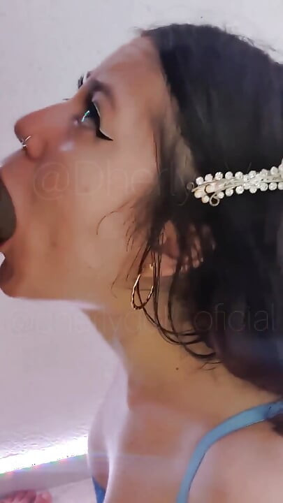 Pyara ajanbi mere ghar aata hai aur mujhe masti bhari lnd chusaee deta hai