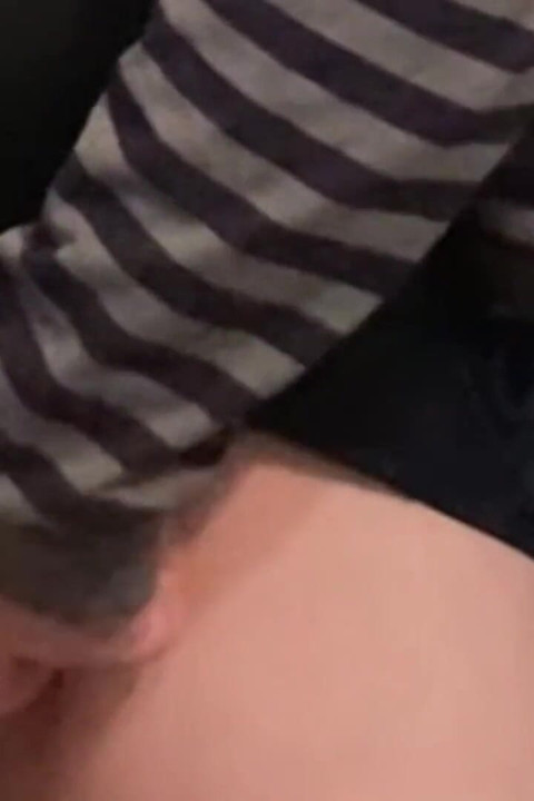 Geile perverse fingert mädchen unter dem kleid