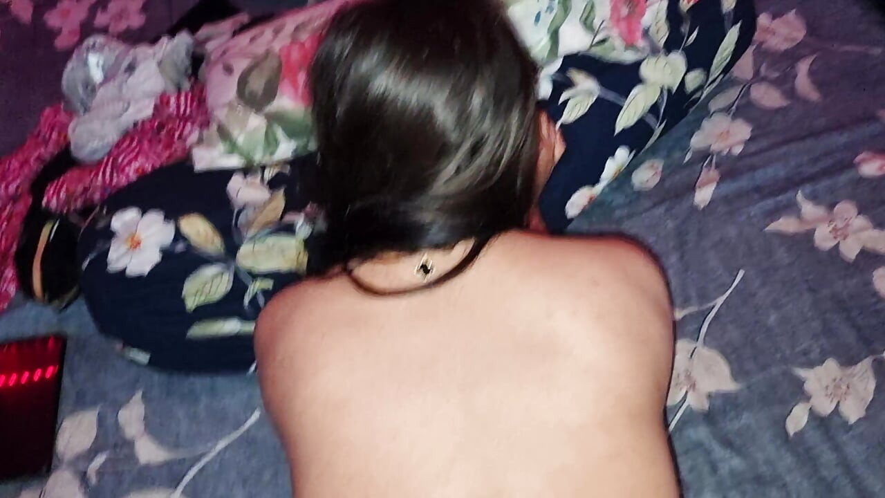今日、妻とセックスしたんだ。彼女は俺のT-シャルトをワイヤーで送った。バングラ語の声 新しいビデオ
