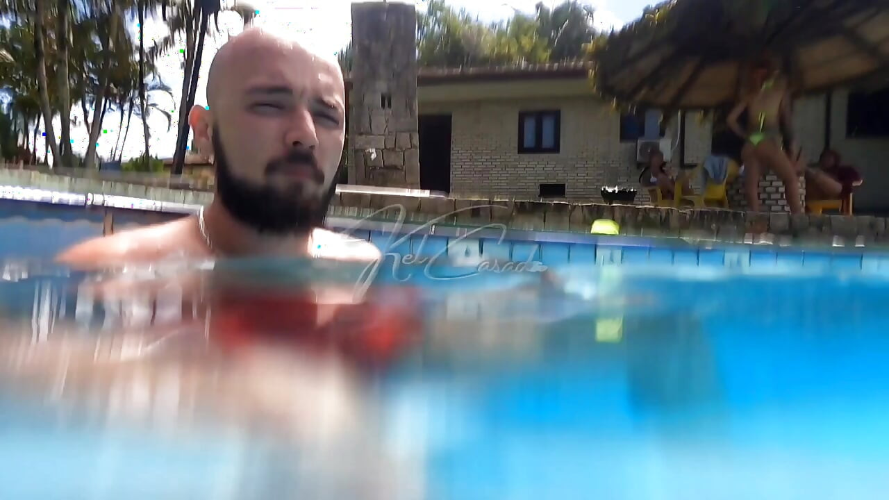 Párty u bazénu s nejžhavějšími děvkami ve Floripě