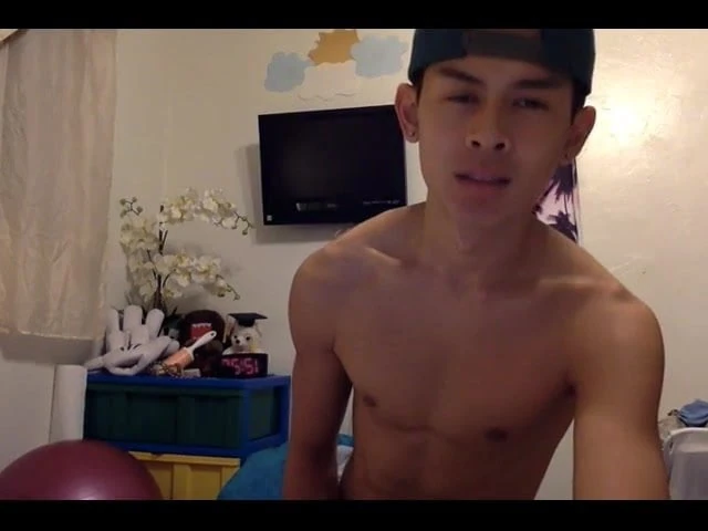 Asia Gay Boy cum eating